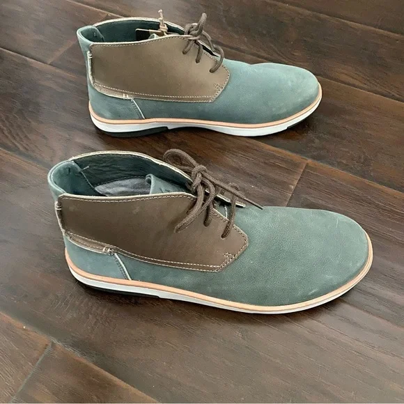 New without box Olukai mens unique color combination leather boots size 10.5